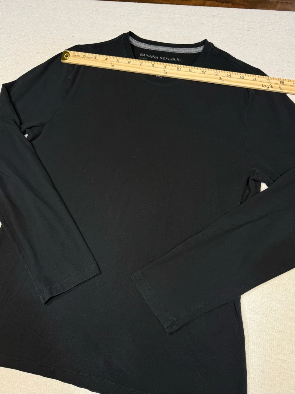 Banana Republic Men’s Black Long-Sleeve Soft-Wash Crew Tee - Size Medium